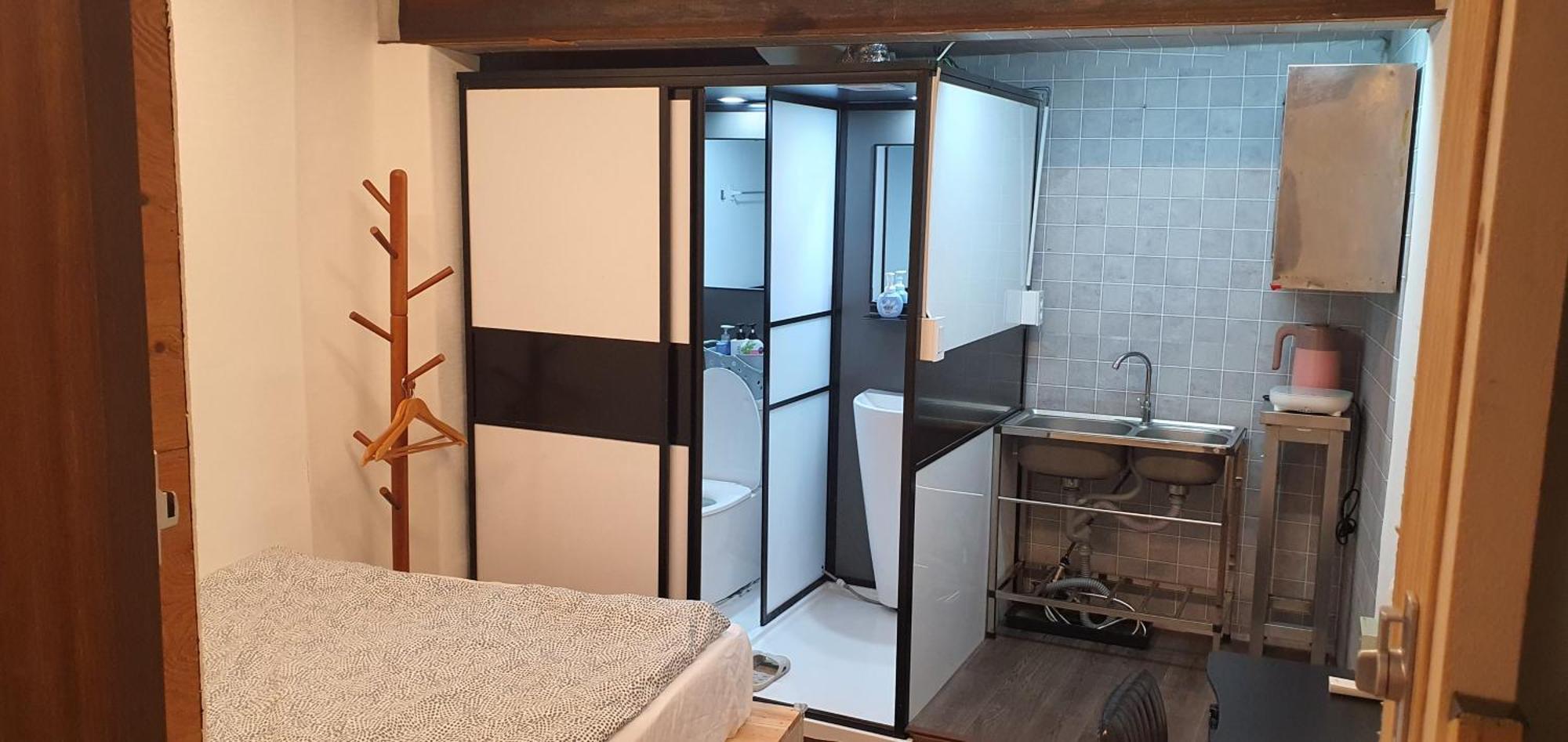 Bluebird - Foreign Only Hostel *